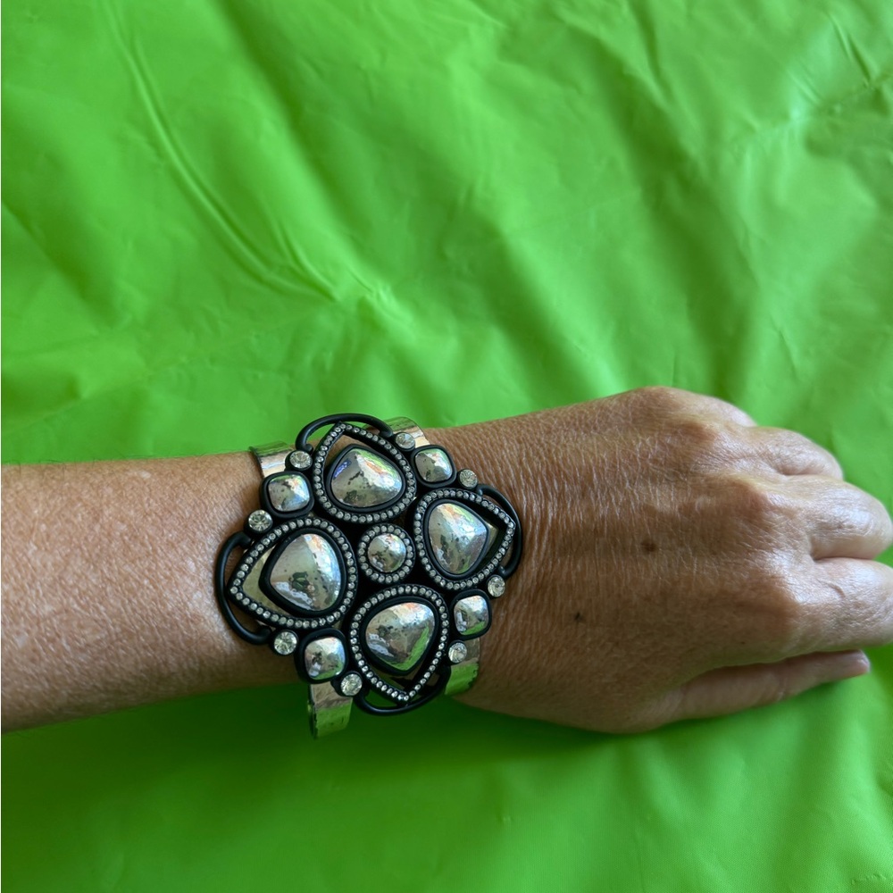 با
BRIGHTON STARRY NIGHT Black
Silver Hammer HEAVY CUFF BANGLE Bracelet - Picture 8 of 12